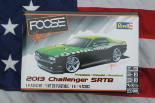 Revell 85-4398 2013 Challenger SRT8